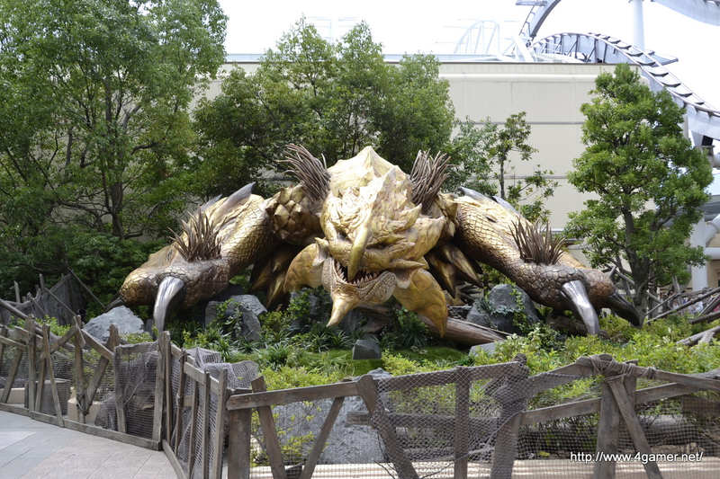 Illustration for article titled Giant Video Game Monsters Invade Universal Studios Japan